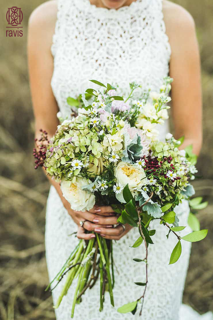 دسته گل عروس با گل‌های وحشی| دسته گل| دسته گل عروس| آرایشگاه زنانه| انتخاب دسته گل عروس| دسته گل وحشی عروس
